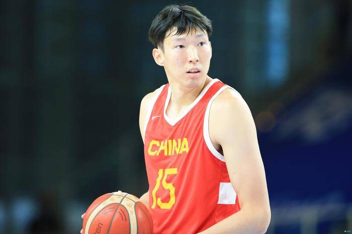 不良帅卫峥作为故事主角，将朝廷的招纳之恩化作守护长安百姓的力量，尽管查案过程困难重重，但他勇敢面对、不曾退缩，一腔热血护长安